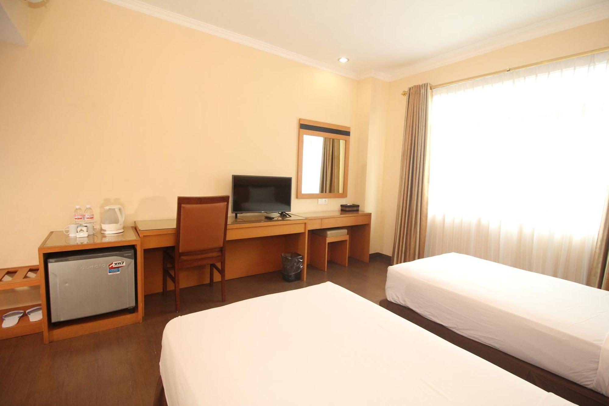 Hotel Astoria Lampung Бандар-Лампунг Экстерьер фото