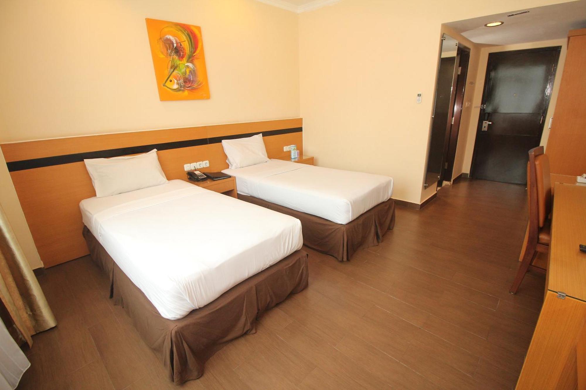 Hotel Astoria Lampung Бандар-Лампунг Экстерьер фото