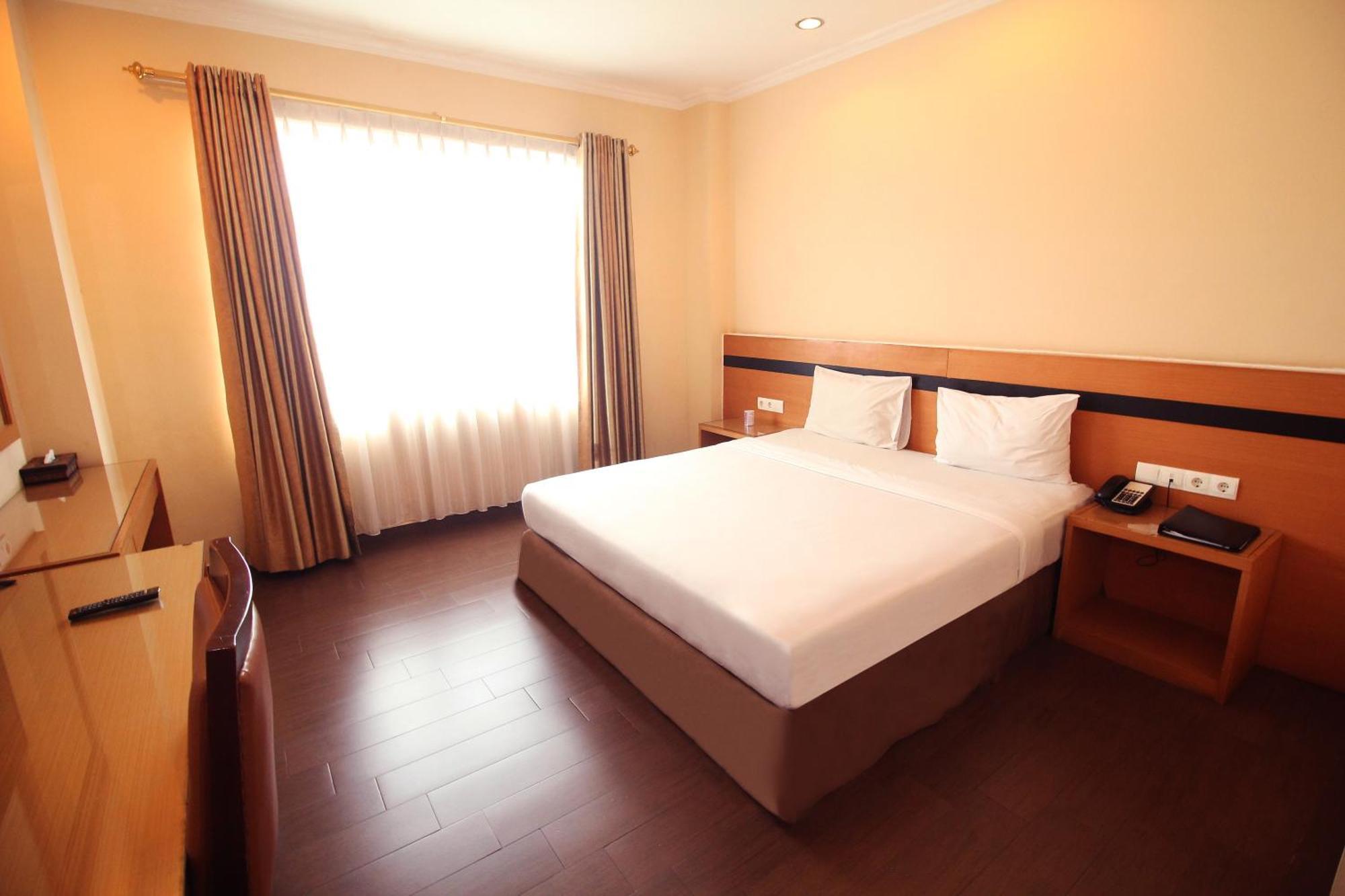 Hotel Astoria Lampung Бандар-Лампунг Экстерьер фото