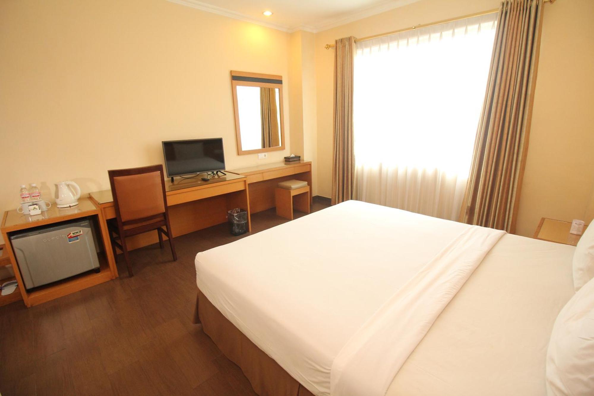 Hotel Astoria Lampung Бандар-Лампунг Экстерьер фото